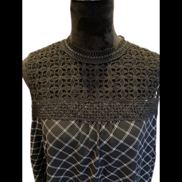 Maurice’s Blouse Plus size 3X Top Black Sleeveless Lace Neckline Vacation Cruise - Picture 1 of 11